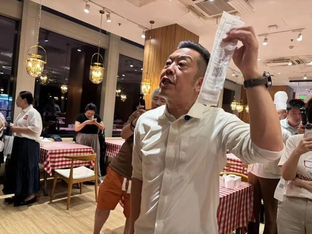 后一小时却说“恶心”明天起全国所有门店上线“罗永浩菜单”AG真人app西贝创始人