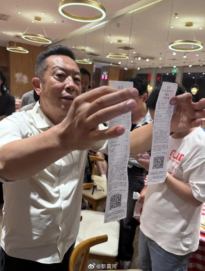 后一小时却说“恶心”明天起全国所有门店上线“罗永浩菜单”AG真人app西贝创始人：罗永浩方结账时攒了会员积分走(图3)