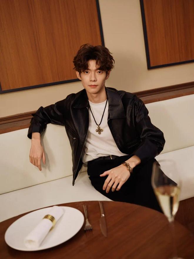 搭这届年轻人更在乎“审美平权”AG真人游戏平台直播间买金学穿(图6) 搭这届年轻人更在乎“审美平权”AG真人游戏平台直播间买金学穿(图6)