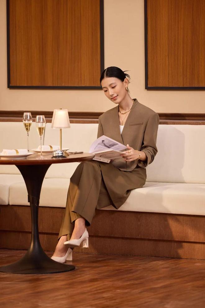 搭这届年轻人更在乎“审美平权”AG真人游戏平台直播间买金学穿(图11) 搭这届年轻人更在乎“审美平权”AG真人游戏平台直播间买金学穿(图11)