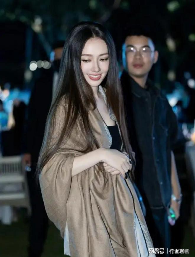 向佐带娃有时异地但豪门日子藏不住了AG真人网郭碧婷手撕谣言：婆婆给钱(图2)