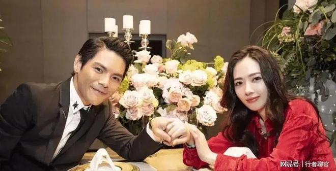 向佐带娃有时异地但豪门日子藏不住了AG真人网郭碧婷手撕谣言：婆婆给钱(图3)