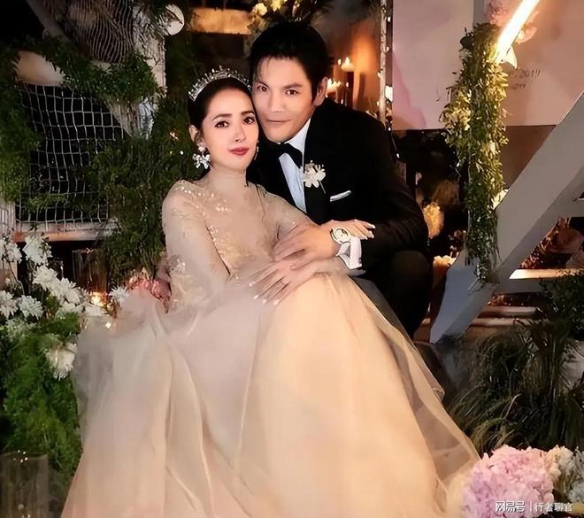 向佐带娃有时异地但豪门日子藏不住了AG真人网郭碧婷手撕谣言：婆婆给钱(图9)