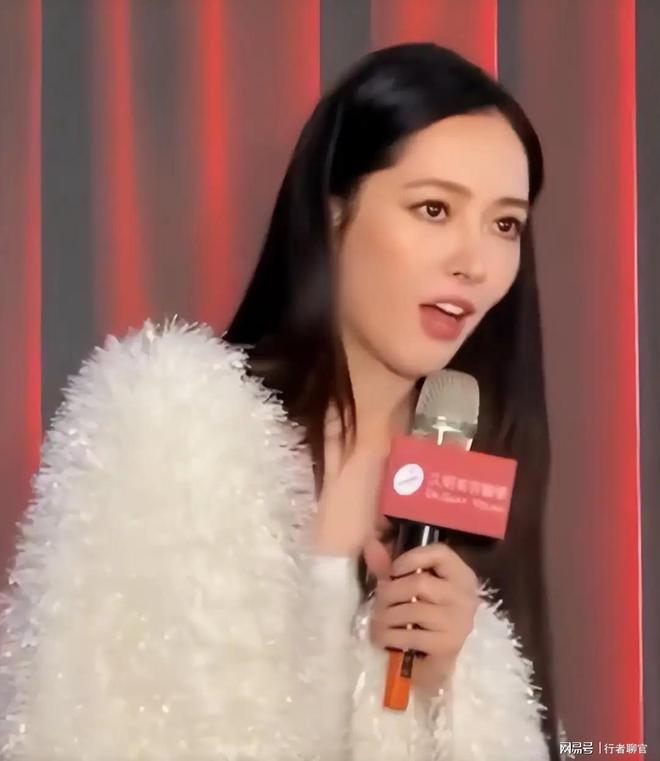 向佐带娃有时异地但豪门日子藏不住了AG真人网郭碧婷手撕谣言：婆婆给钱(图11)