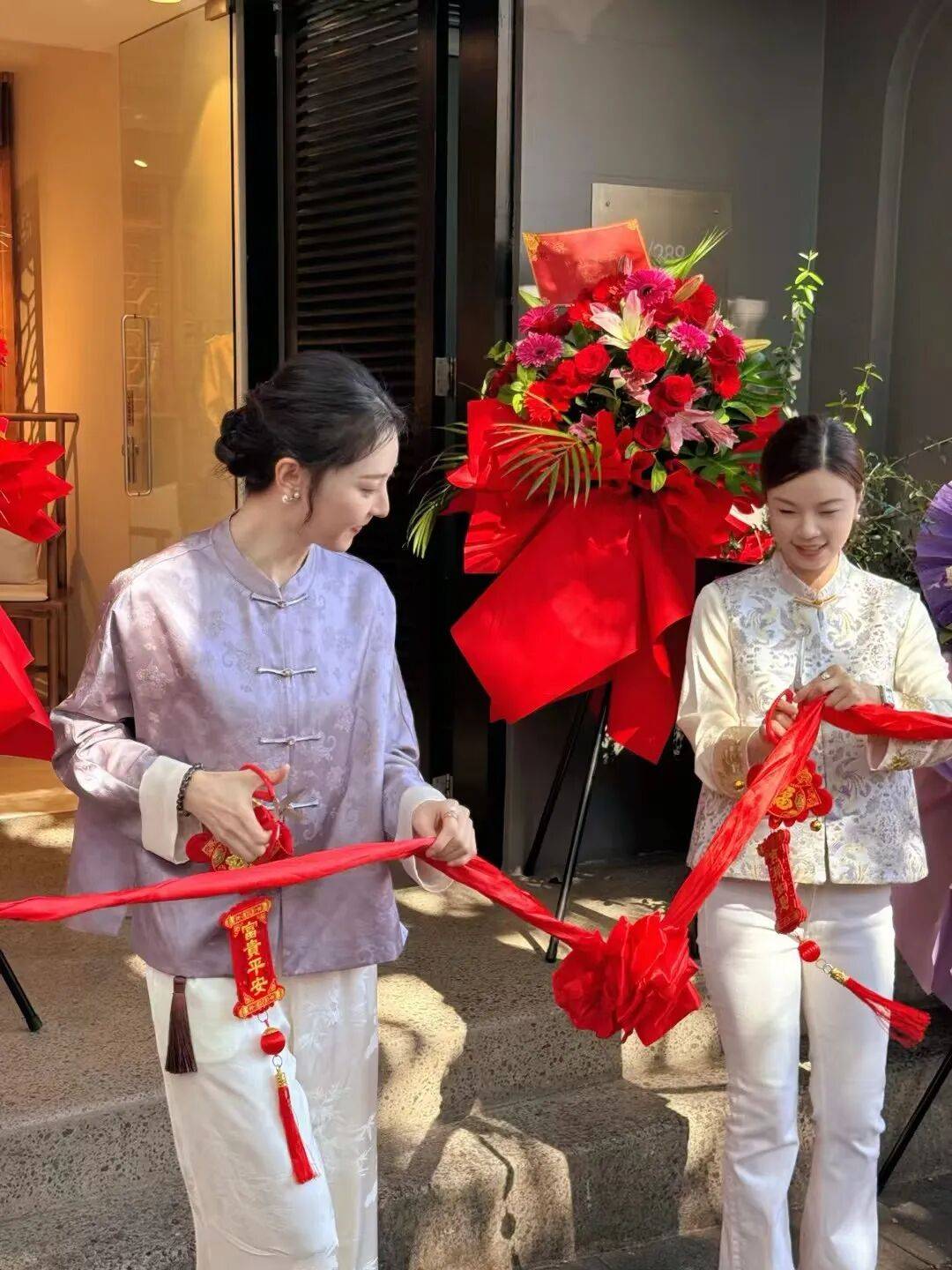 年杨仕嘉：让“新中式”服装更有国际范AG真人旗舰厅登录侨连五洲 华侨青(图6)