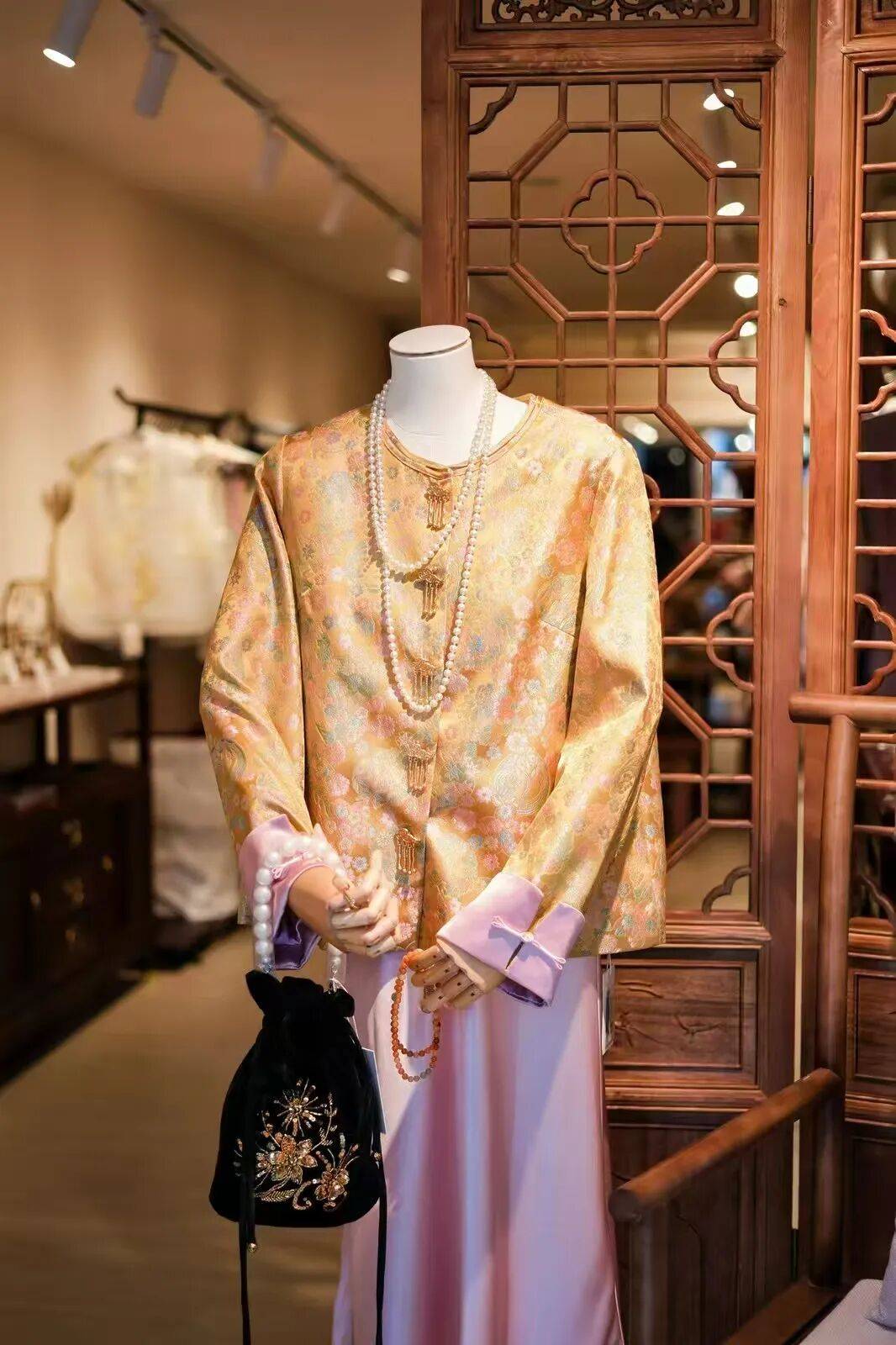 年杨仕嘉：让“新中式”服装更有国际范AG真人旗舰厅登录侨连五洲 华侨青(图7)