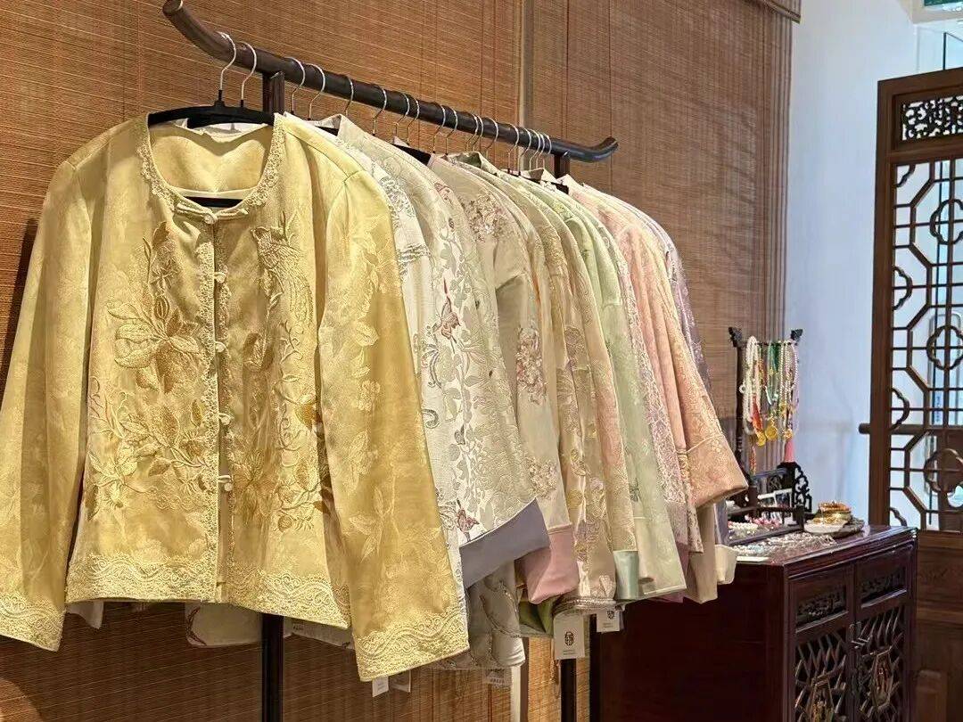 年杨仕嘉：让“新中式”服装更有国际范AG真人旗舰厅登录侨连五洲 华侨青(图8)